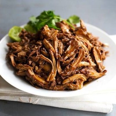 Honey Glazed Crockpot Chicken Adobo - simple pantry ingredients, hardly any hands-on time, 200 calories. | https://enkel-trim.today