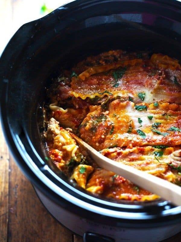 Super Easy Skinny Veggie Crockpot Lasagna - a handful of simple ingredients for a healthy family dinner. | https://enkel-trim.today