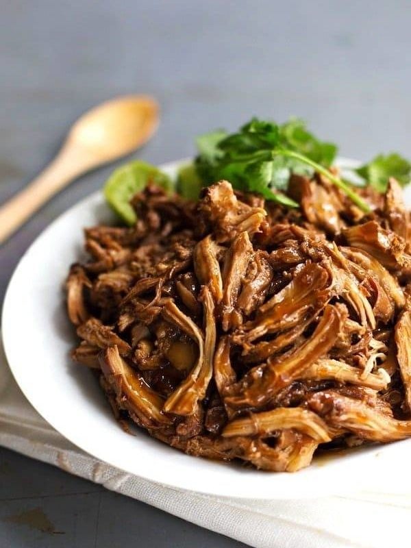 Honey Glazed Crockpot Chicken Adobo - simple pantry ingredients, hardly any hands-on time, 200 calories. | https://enkel-trim.today